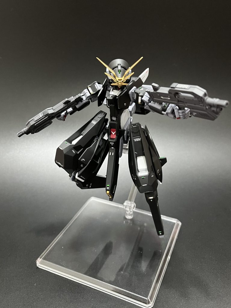 武装はアトラスガンダムから拝借してます。レールガン・サブマシンガン2丁ともに似合いますね!!