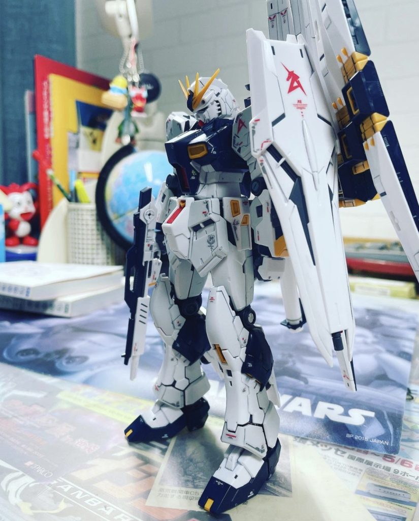 νガンダム完成–2枚目/制作者：エグ・ヤン