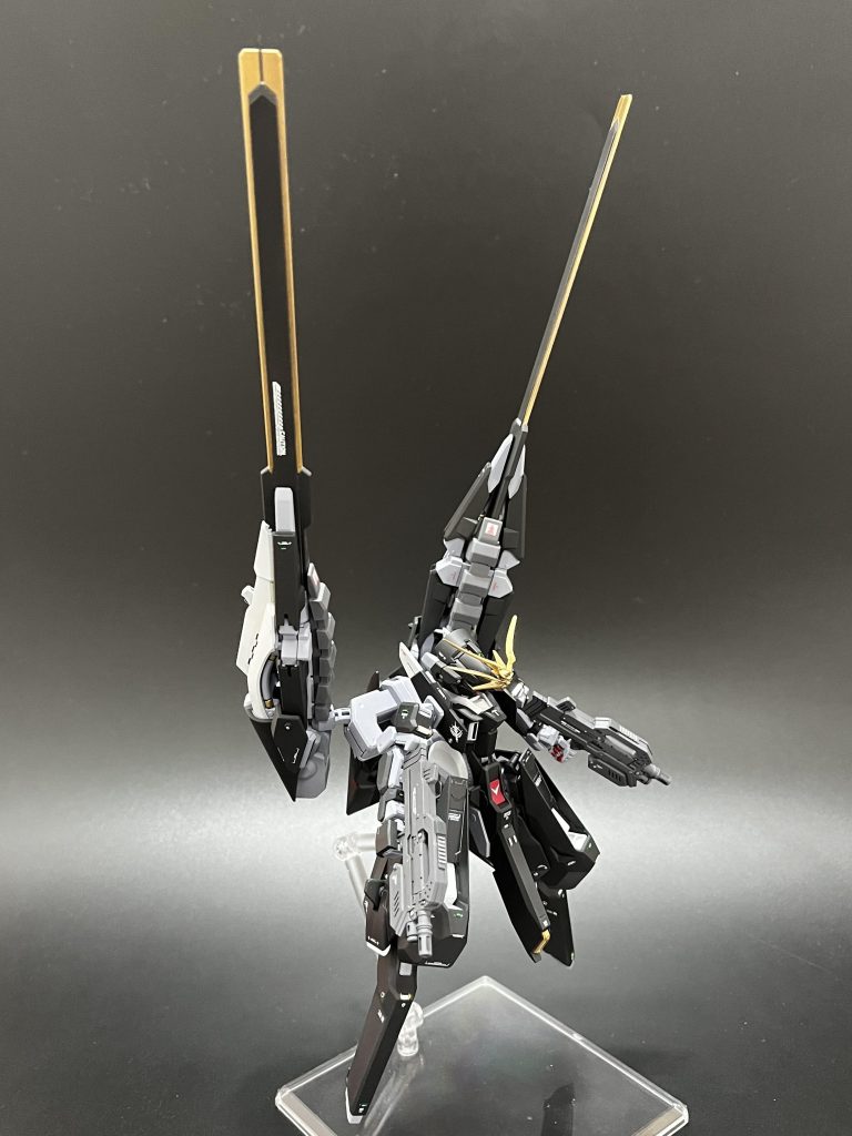 ご依頼主様のご希望あって、ブレードをゴールドに配色したのですが、これがドハマりして上品な仕上がりになったかと思います!カラーリングのところは苦手なので他の人のアイディアはとても参考になりますね~