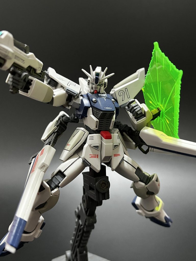 感想・まとめ2021年7月に完成したものとなります。手放すことになりましたので最後に撮影し直しました。設定通り小さめのキットですが、ディティール密度も高くカッコいい仕上がりです。特に胴体~バックパックの造形が素晴らしい塗分けるほど完成度が上がるキットです(逆に塗分けないと真っ白)Twitterしてますので是非フォローよろしくお願いいたします!↓↓↓https://twitter.com/akasaha1124 最後までご覧くださりありがとうございました!!