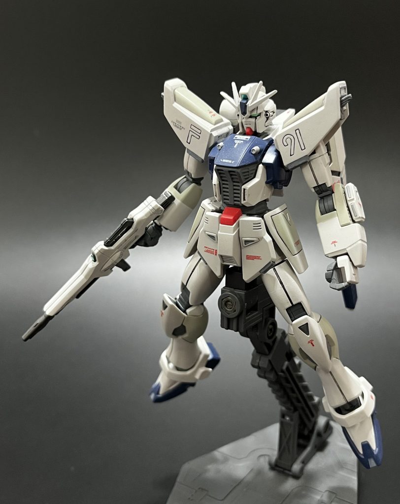 全塗装しましたが素組ですと意外とシールでの色分けが多い。塗分けを頑張れば完成度があがりますね!