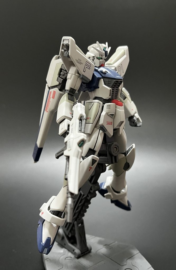 今でもこのカラーリングがとても気に入ってます!陸戦型ガンダムも同じカラーリングとなっております。