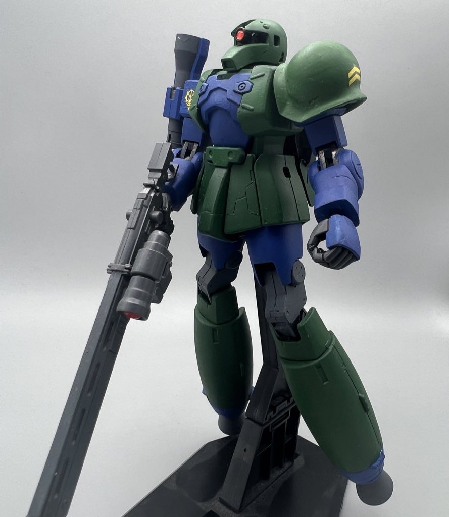 【設定】ドラッツェ試作型デラーズ・フリートの試作機デラーズ・フリートでは圧倒的戦力不足から作業用に転じていた旧ザクをも戦力として駆り立てた。しかして、やはり旧ザクでは圧倒的戦力不足であり、責めてもの性能向上のため、ブースターユニットを換装し、機動力だけでも現代の機体に釣り合うようにしたものの、加速性能だけはこの時代1の機体となった。