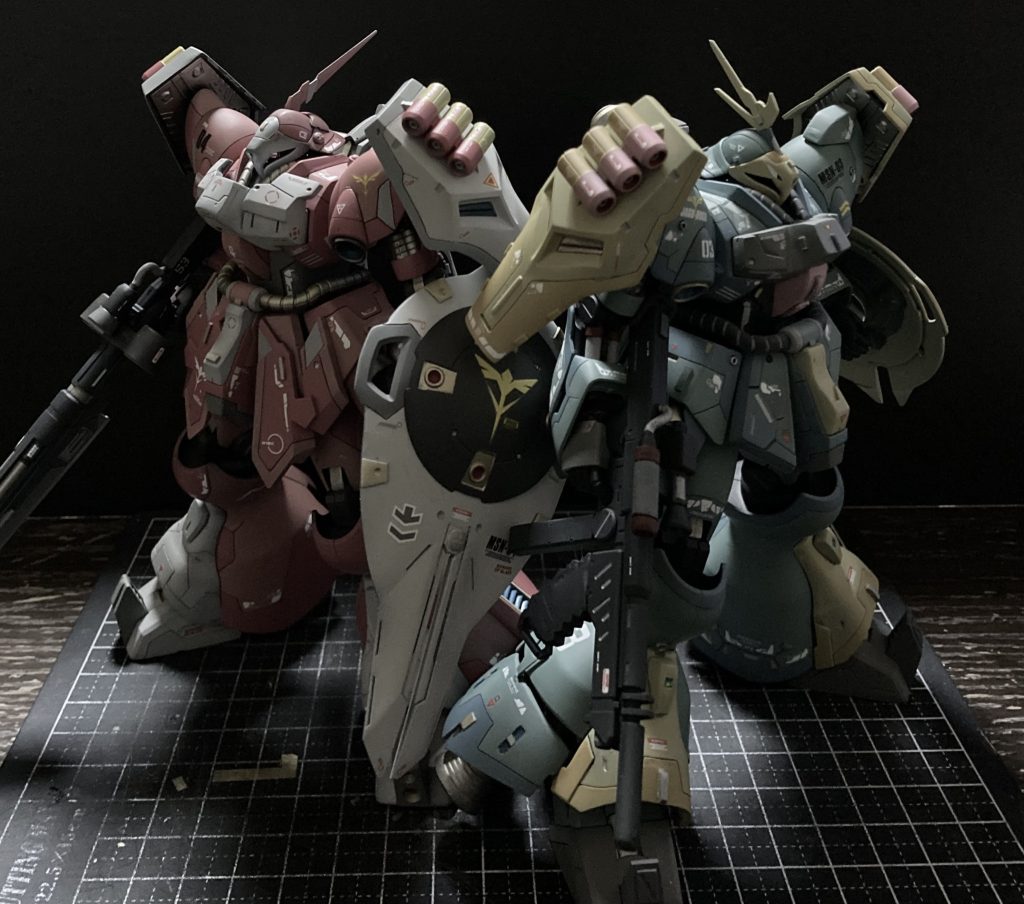 やっぱり二体並べないとヤクトドーガはヤクトドーガじゃない感じがしますね。映画ではクエス機すぐ乗り換えられたんで父親との場面くらいしか印象無いですけど、存在感は抜群でしたね。