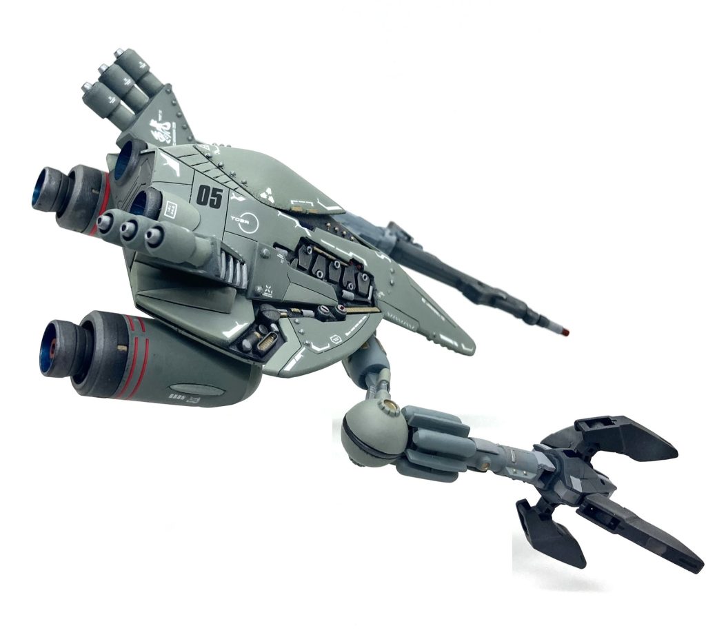 ビグロの耳のような部分は角度を変えて尾翼のように付けました。また裏面のプロペラントタンクはズゴックさんから拝借しました。