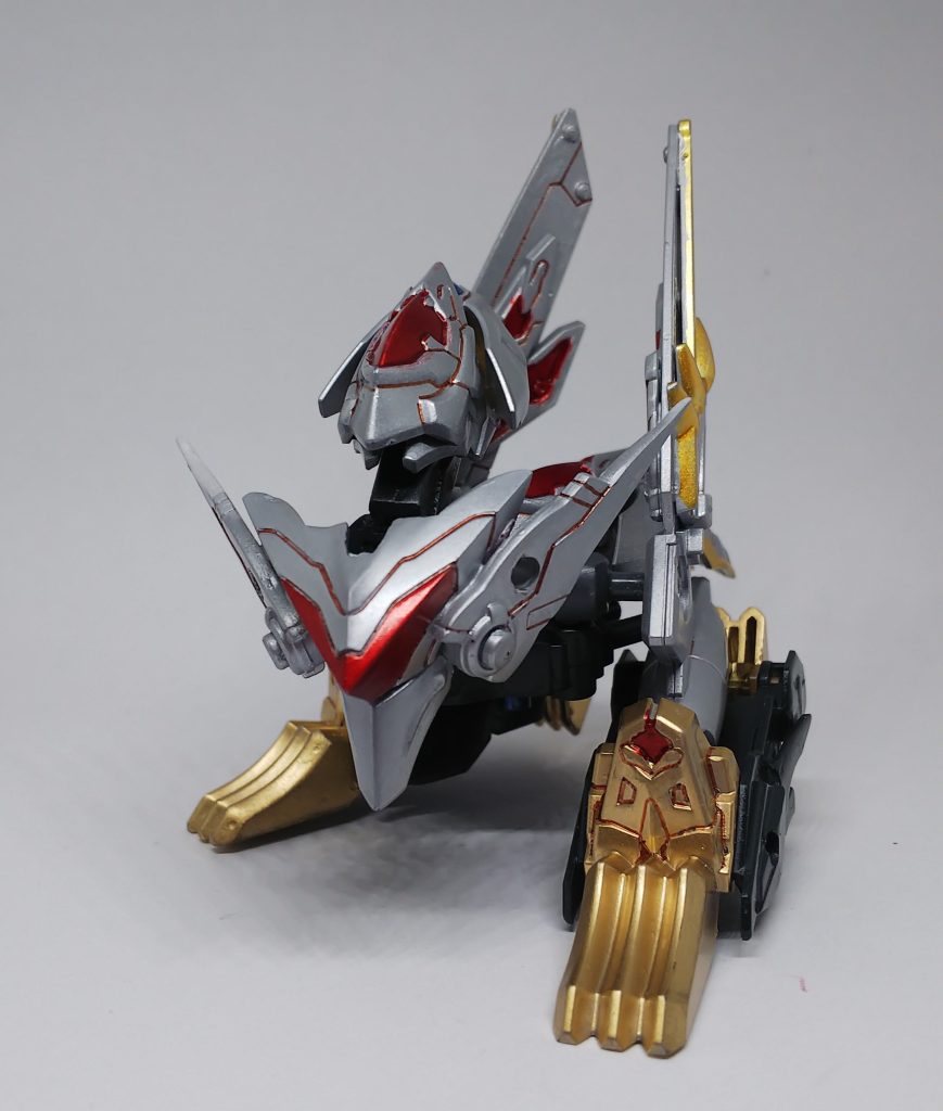 召喚獣ソルミラージエアリアルの師、魔女プロスペラから授かった機械の身体を持つ魔獣エアリアルの戦いをサポートする