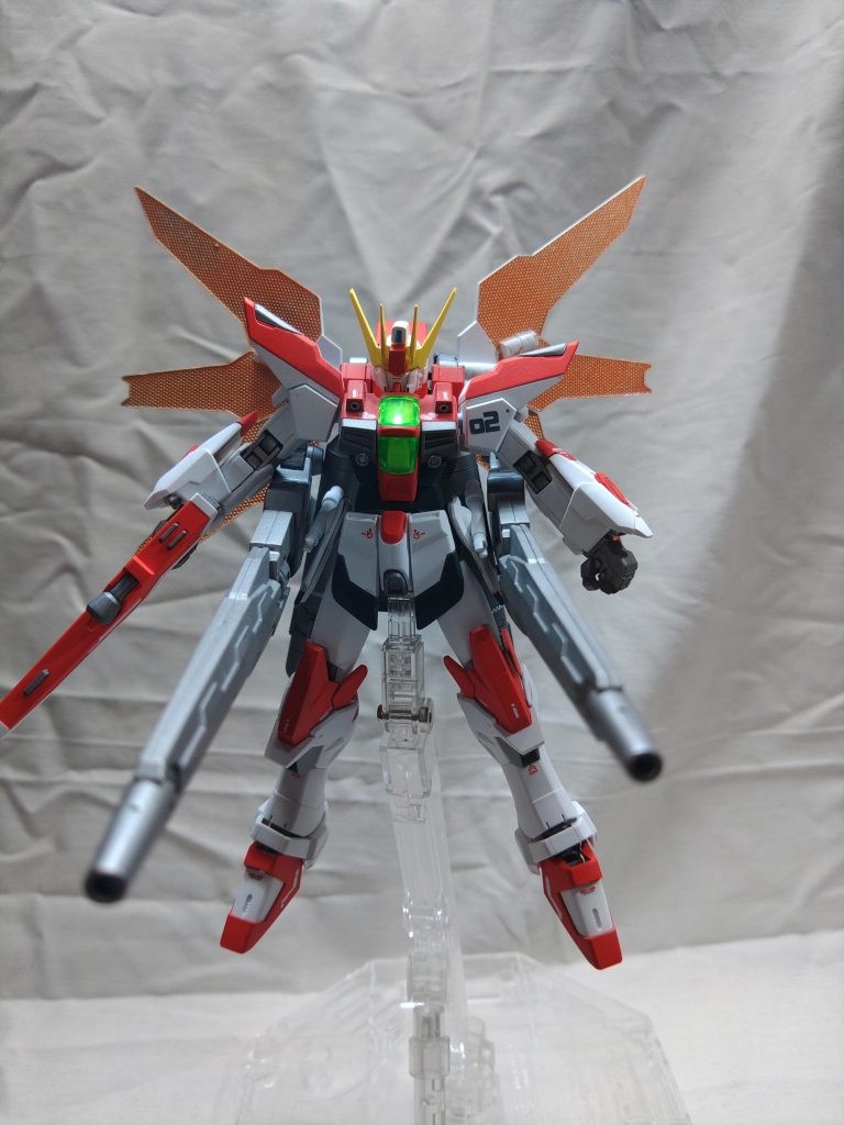 バックショットを見た時からお察しのサテライトキャノン搭載機になります。前々からサテライトキャノンって未使用時デットウェイトだよなぁ･･･と思っていたので、通常時はヴェスバーとして使用できる武器として考えてます。