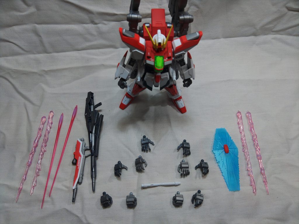 最後にサジタリウスの全量武装、制作物です。手はお気に入りのMSGの物を。今回は重たい物を持たせる機体では無いので、ボールジョイントで制作してます。ライフルのグリップとサイズが合わないので手の方に小さいプラ板を接着してしっかり持てる様にしてます。今回は以上です。最後まで有り難うございました