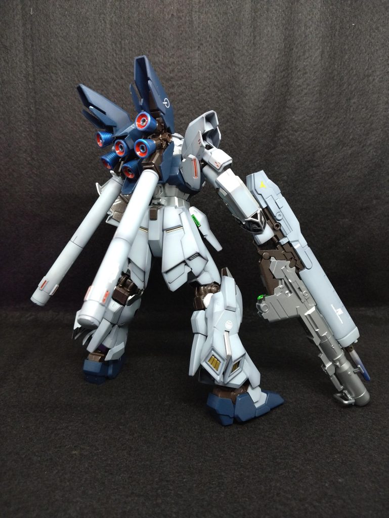 バックビューです。プロペラントタンクは白グラデです。