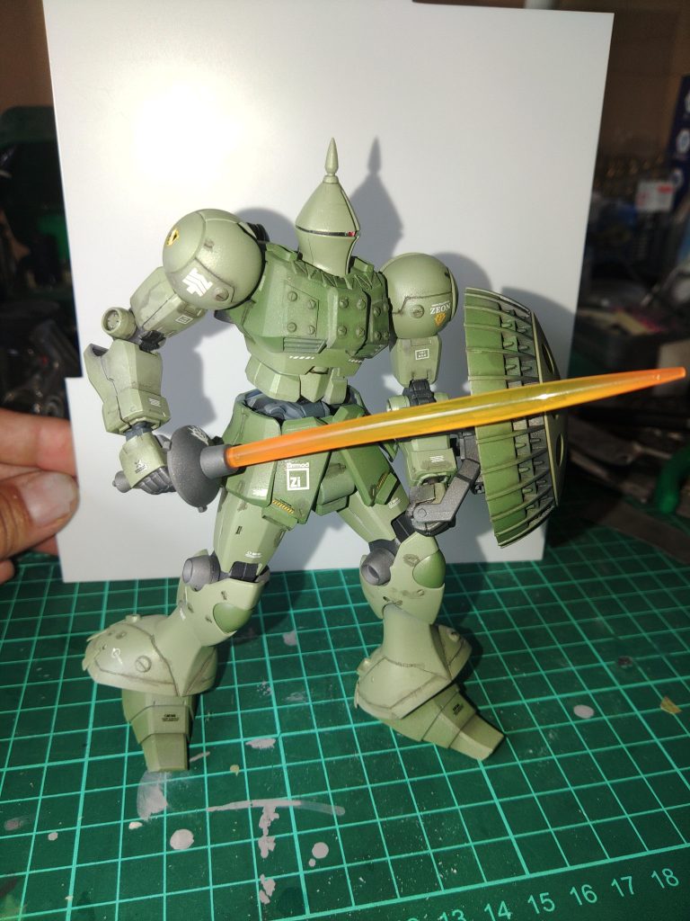 良くわからないですが、ポクポクプラスチックが折れるんです、なんで？ヒビ入ってます、頭と右うで