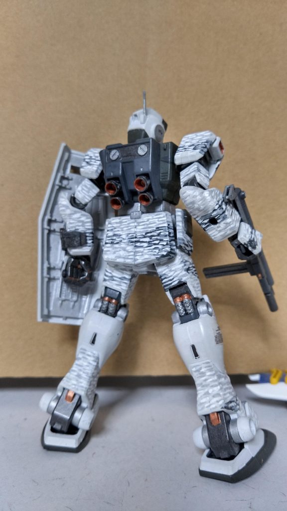 塗装は相変わらずの筆塗りオンリー。細部にアクセントの塗装をすると、何となくリアル感が増すかな？なんて感じで塗ってます。