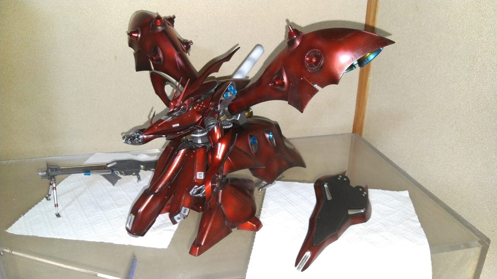 シールはるまえまぁ思った通りの暗めのキャンディーグラデーションでいい感じに出来ました、バーニア金で塗ってる人おおいけど青はおかしいですかね?どうなのかな?