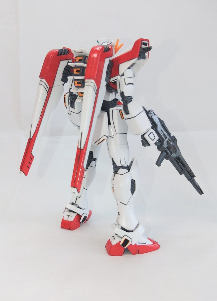 うしろ。細かい黄色等は部分塗装しました。(家にオレンジイエローしかなかったので少し濃くなってしまいました)もちろん全て水性ホビーカラー筆塗り！！ヴェスバーの赤色ムラが目立ちますね、流石に突貫だったかなぁ。