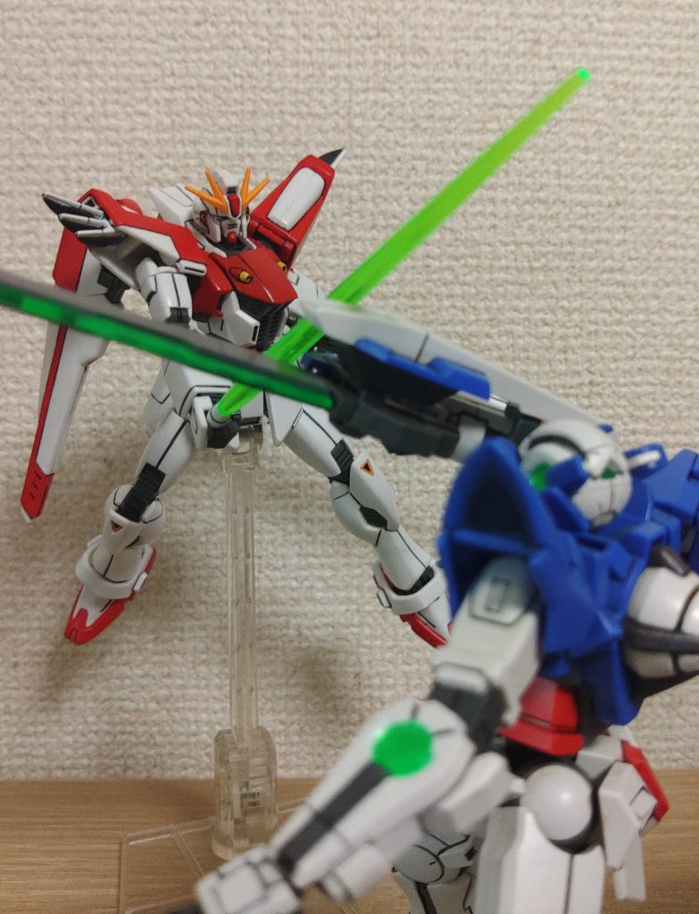 なんとなくアメイジングエクシアとブンドド風。改めて見るとだいぶ身長差ありますね。15m級、想像以上にちぃさ！！ってなりました。ホントは全く予定なかったのですがたまたまF91を購入・素組したので、せっかくだからの製作でした。本当に雑製作でしたけど、形になって良かったです。まぁほとんど色塗り替えただけですけどね😁以上です。ご覧頂きありがとうございました。