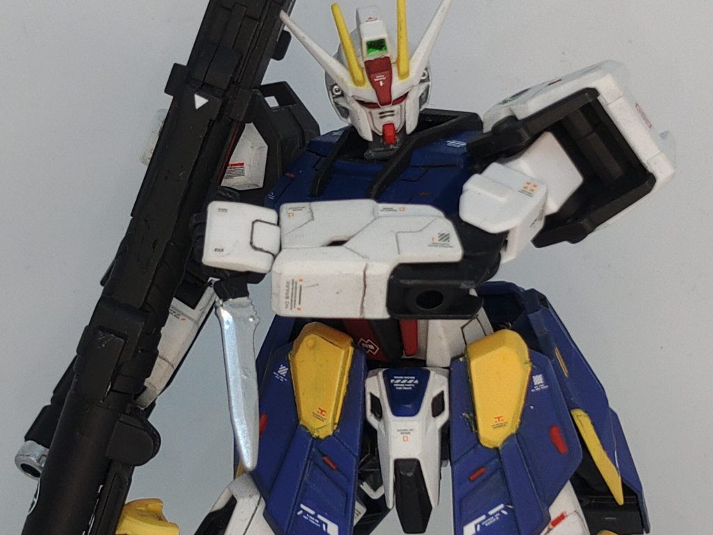 アーマーシュナイダー ベース機にも装備されていた近接兵装で同じく、腰部サイドアーマーに収納されている。