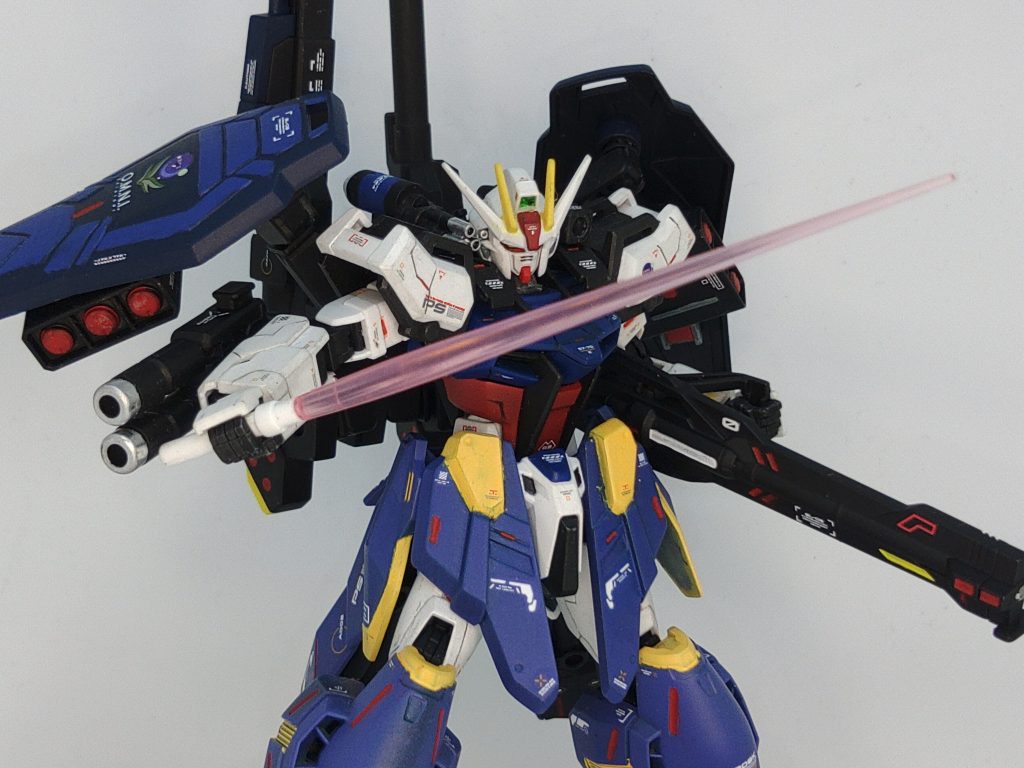 ビームサーベル 肩部ハードボイルドに装備されている兵装で接近された時の格闘戦等での使われる。