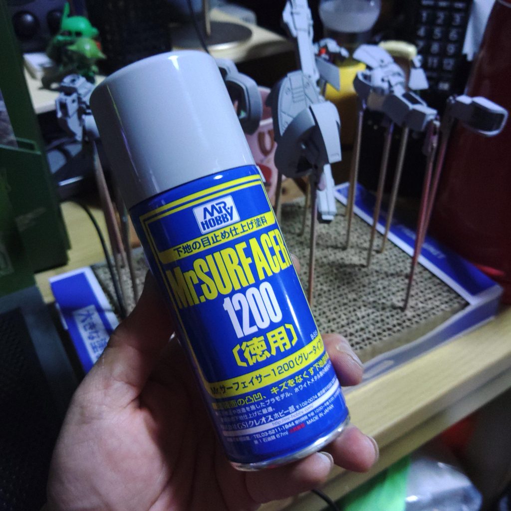 実はサーフェイサー初使用。白塗りしたかったので人気の灰色選択！情報通りの仕上がりで大満足。何ならこのカラーまんま使いたくなった。
