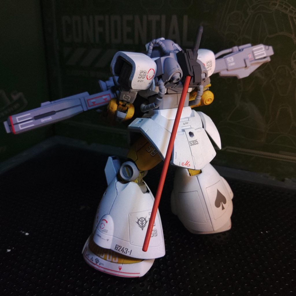 後ろ姿は可愛いく決めた。