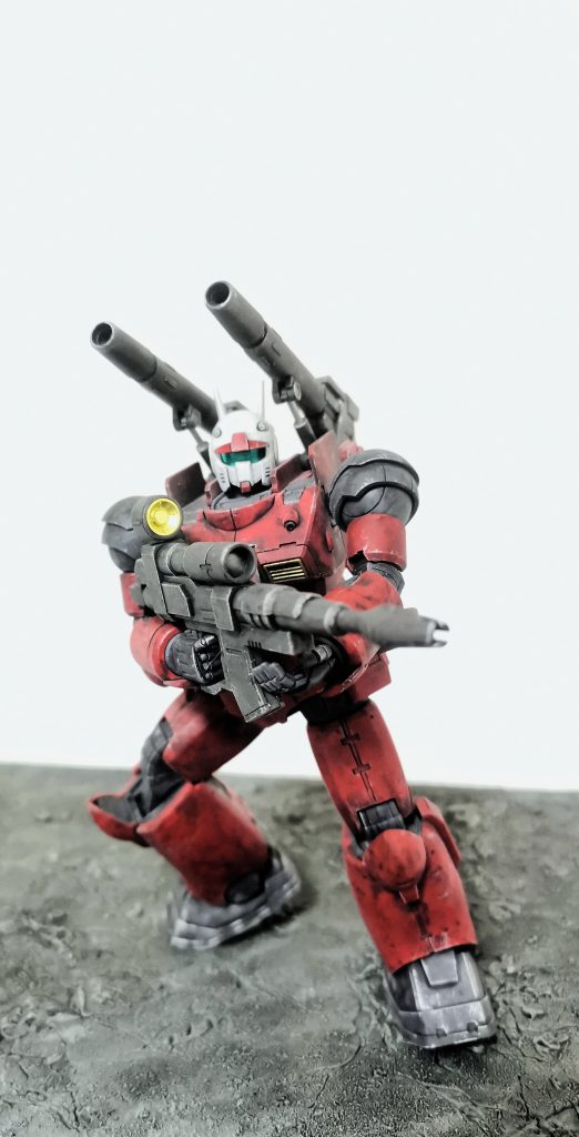 やはりガンキャノンにはウェザリングが良く似合う。実は膝と口元をエナメルで割ってるのですが、うまく修復と誤魔化しができたと思います。ライフルや頭等に合わせ目を消す箇所は有りましたが、ディテールが良く、作って楽しいキットでした。