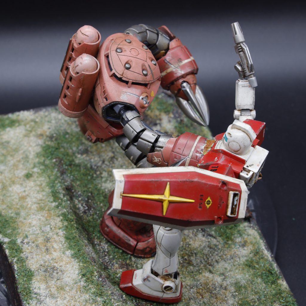 腕は伸ばすのではなく、あえて少し曲げて、押し込んでる感を演出してみました