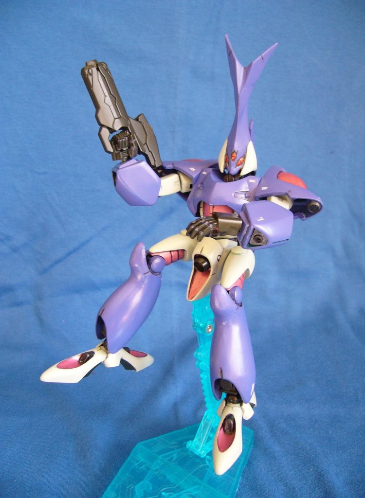 アビゴルガン。射撃武装がなくて寂しかったので。まんまゼイドラのライフルをグリップ出来るようにしてでっち上げました。w猫目顔は、頭をもう一個レジン複製して再現。初のレジンだったよなぁ(*´ω`*)