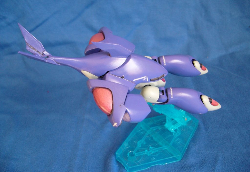 モビルアーマーモード。元キットと一緒の変形です。設定とおり、腕のビームの羽も作ってたのですが。慌ててて、取り付けるの忘れて撮影してました………(;´д`)