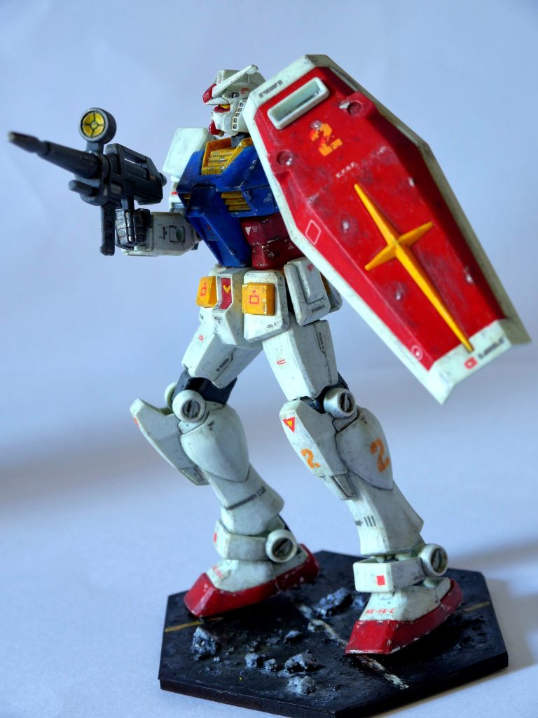 ちよっとバトルポーズ。シールドはもう少し汚してもよかったかも。