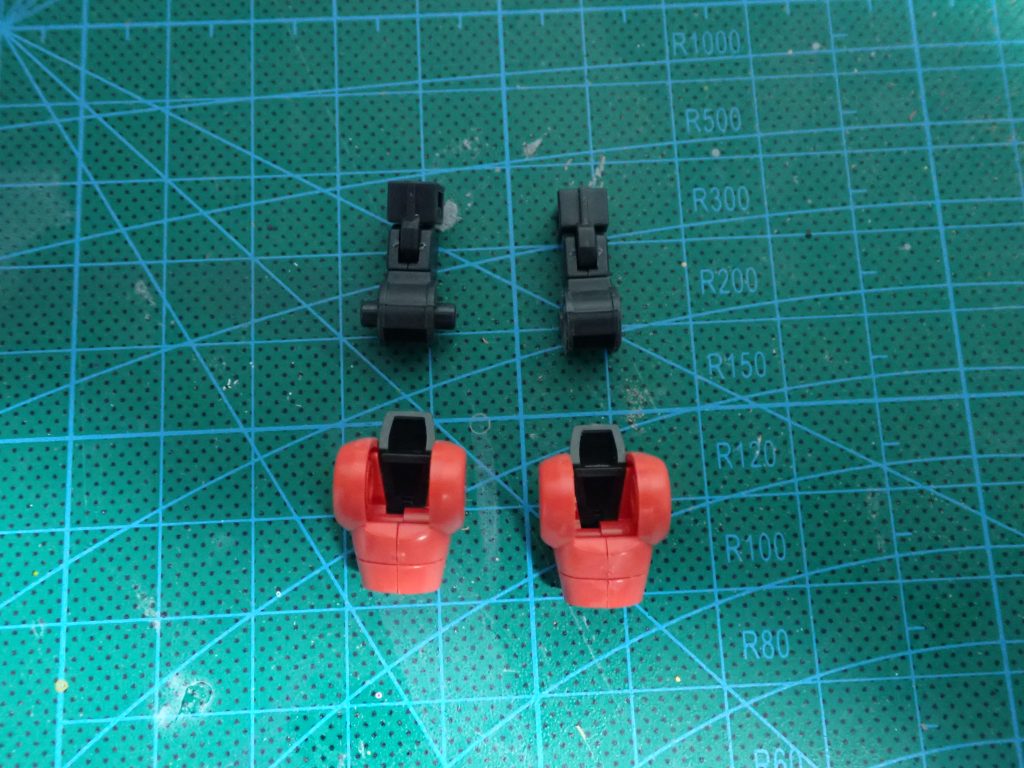 合わせ目消しをするための後ハメ加工です。右が加工したものです。