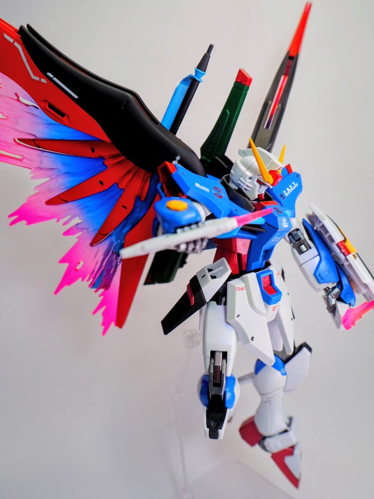 HGディスティニーガンダム　全塗装–6枚目/制作者：かつらく