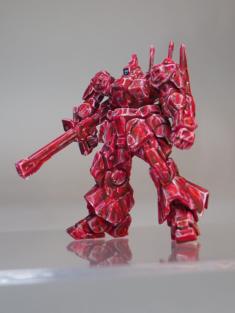 下から見上げたフラッシュ撮影画像。ポージングも出来ないので、あまり画像のレパートリーがありません。