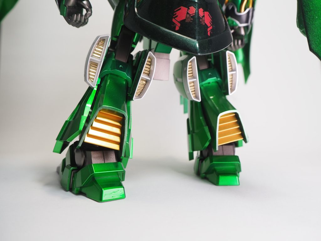 脚部後方のスラスター