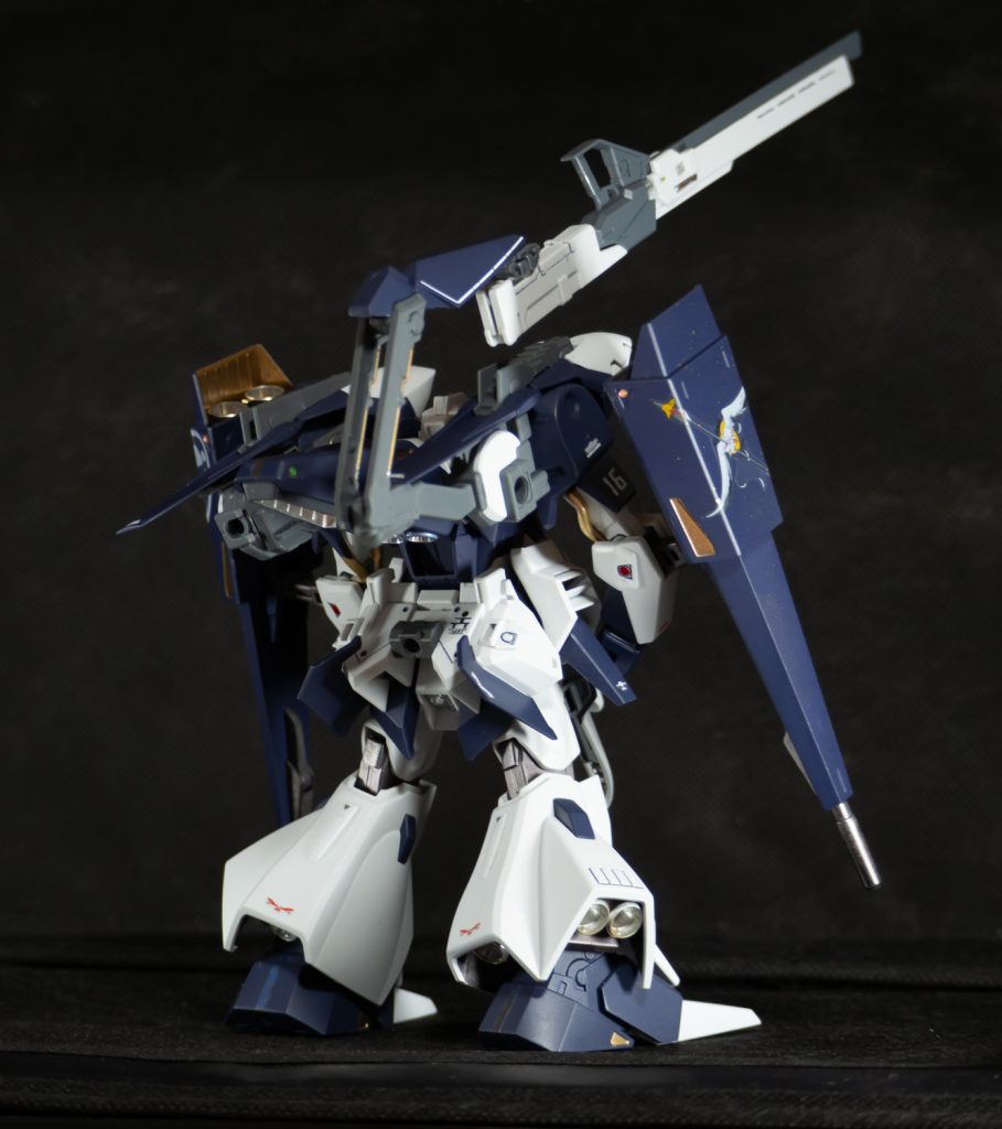 青いパーツの合わせ目消しはことごとく失敗です。。モールド彫ったほうが良さそう。