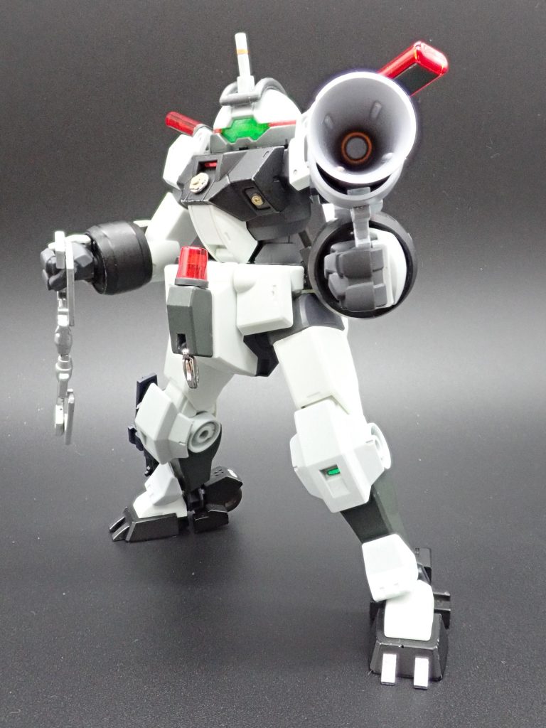 「そこの違法MS！止まりなさい！！」