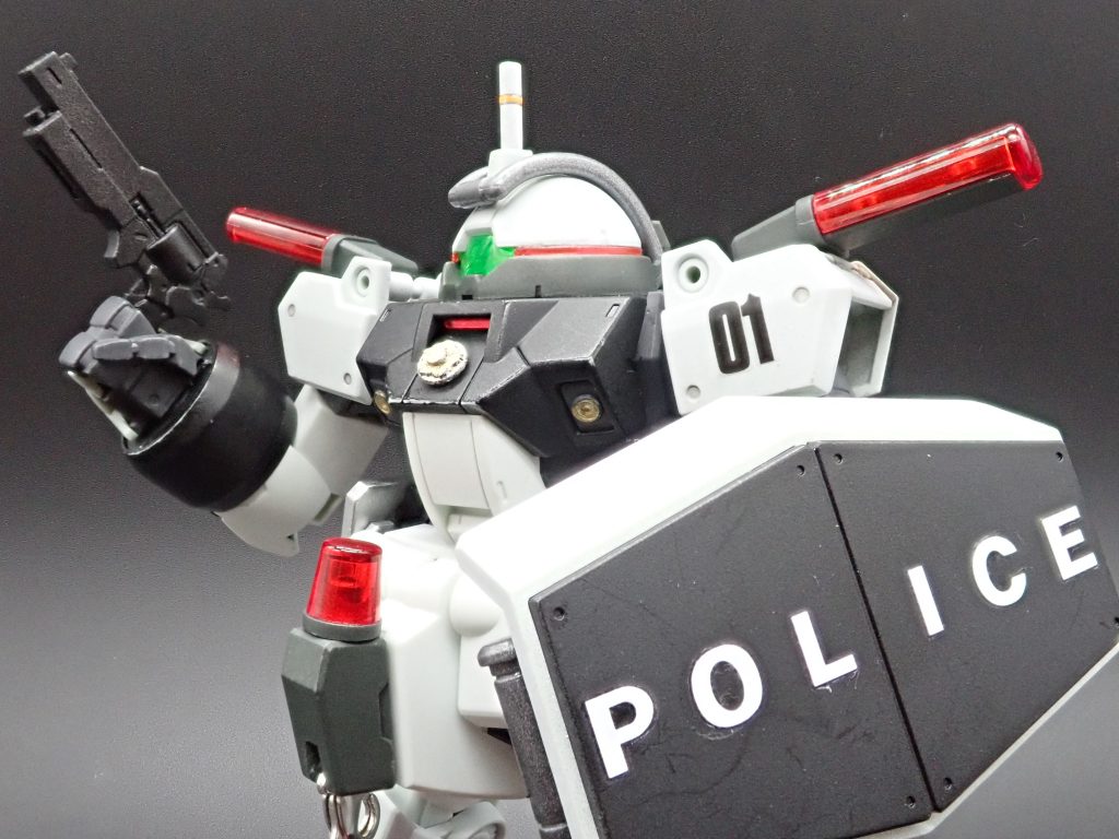 往生せえや！犯罪者ァ！！唯一の飛び道具・ニューナンブリオン。それ引き金引けるか……？とか考えてはいけない。