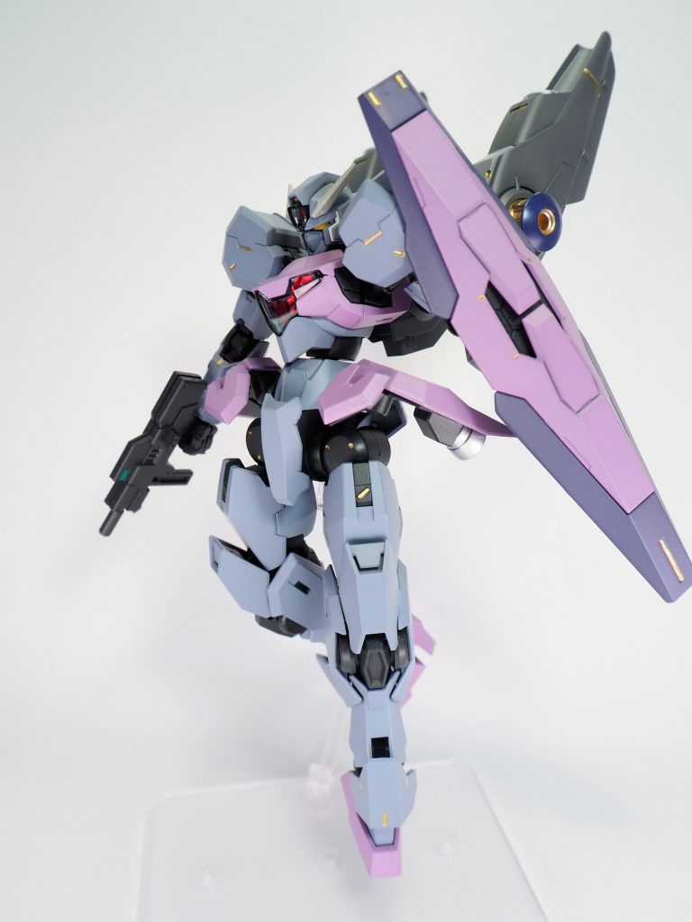 フライトユニットをつけると無人機感がなくなりますね！試しにポージング