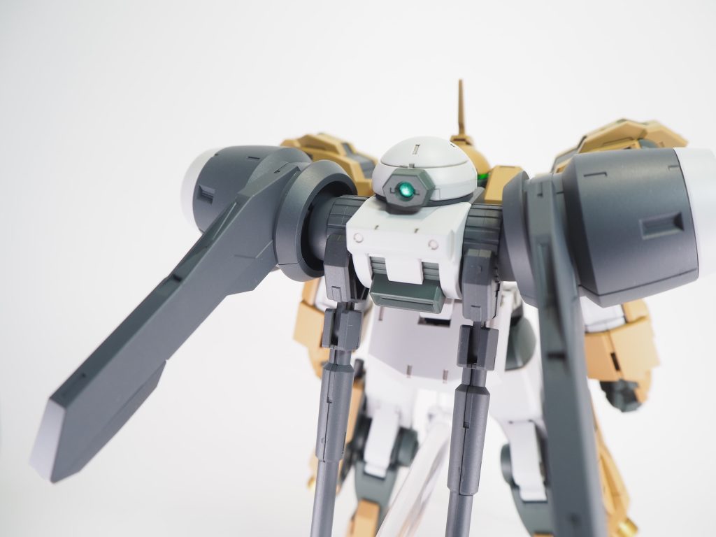 センサーカメラもメタリックグリーンで塗り分け