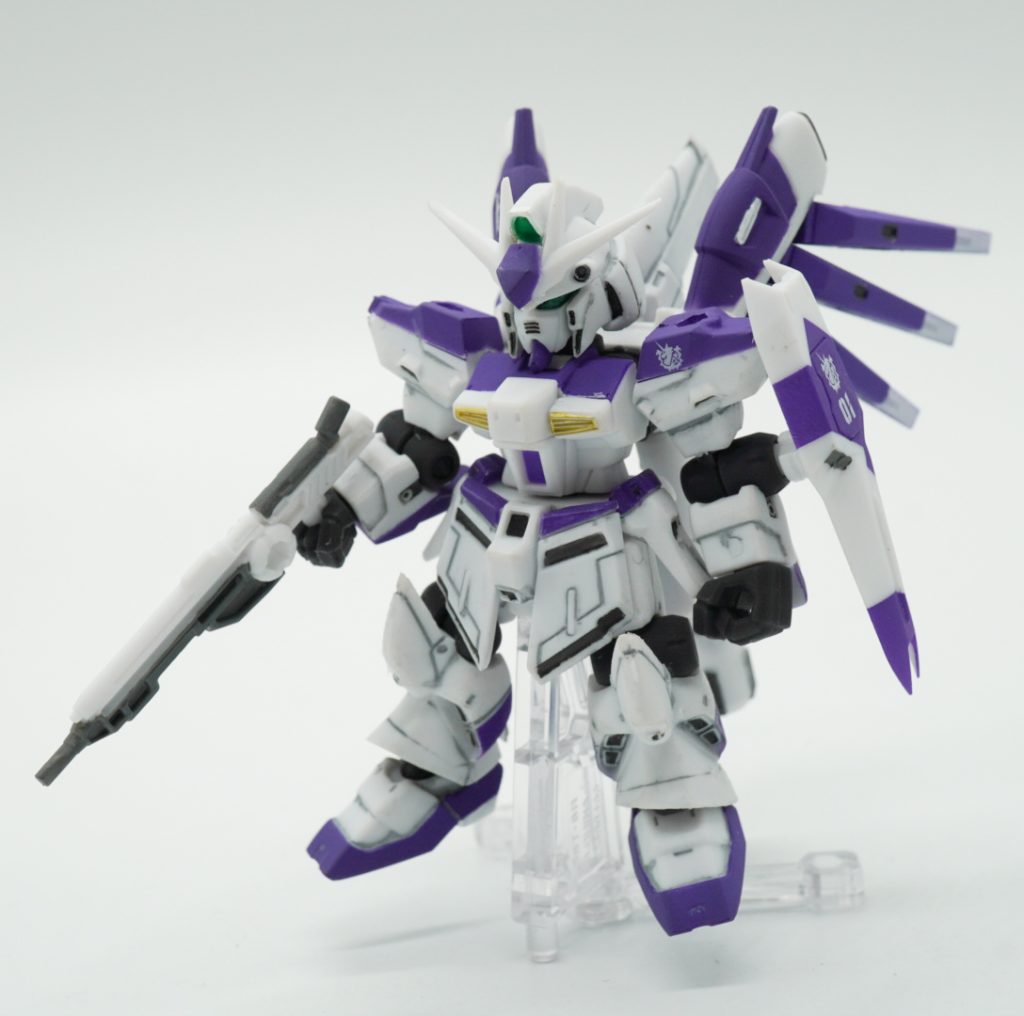 足りたい箇所を、水性ホビーカラーで、筆塗り。MG 1/100 Hi-νガンダム Ver.Kaを、参考にしました。胸部イエロー部は、下地のシルバーを活かして、クリアーイエローを筆塗りして、キャンディー塗装です。