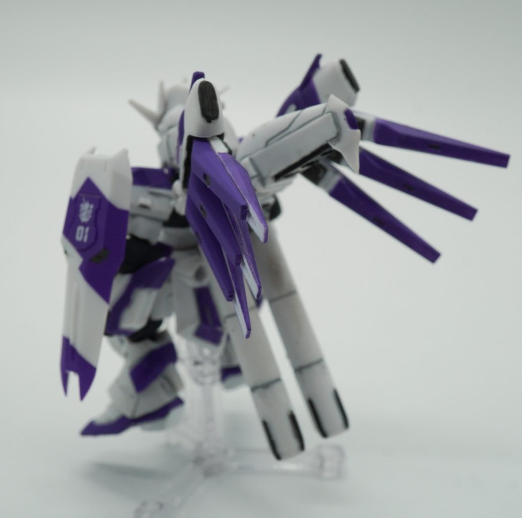 PVCの塗装は初めてで、試行錯誤しました。ガイアマルチプライマー→スーパークリアー光沢をエアブラシで塗装。スミ入れを拭き取りやすくするために、光沢のクリアーを塗装してみました。