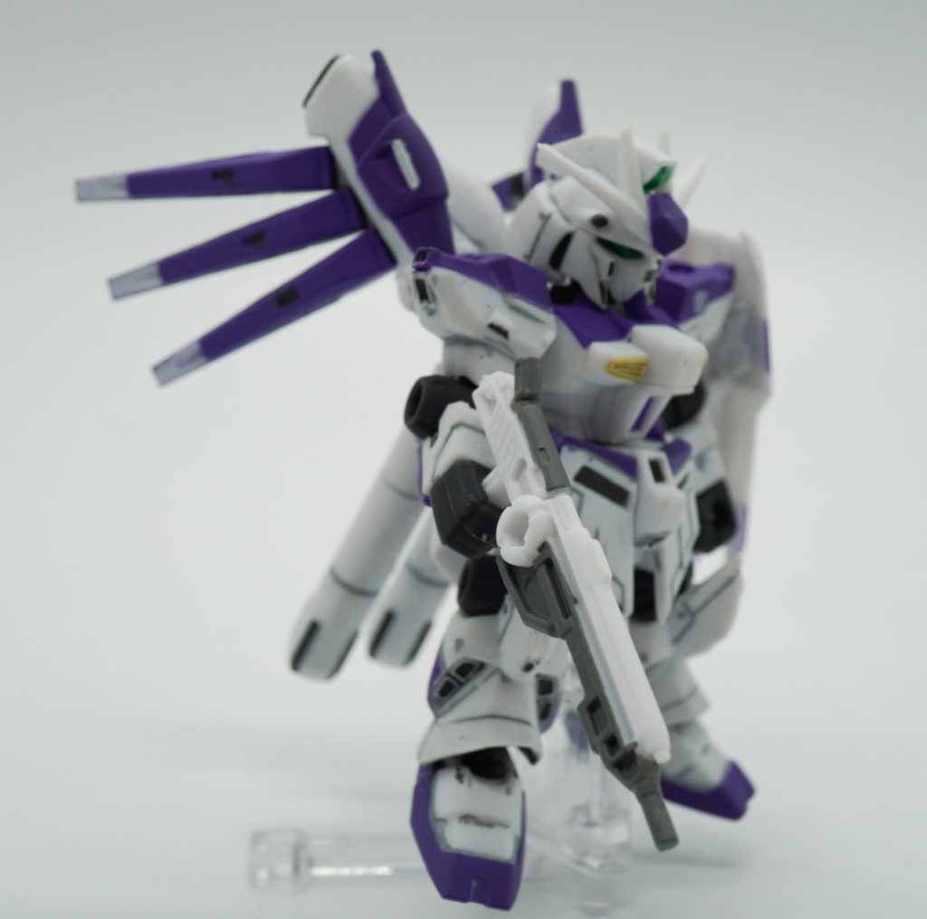 塗装には、ルーペを使用して、筆塗りです。ルーペがないと、見えなくて塗れません。