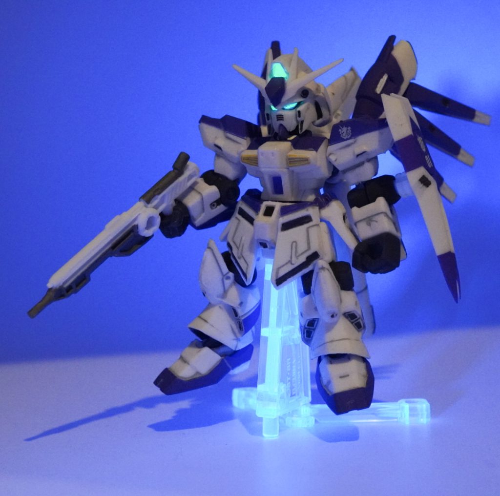 ツインアイとセンサーは、ガイア蛍光グリーンで、筆塗りしました。ブラックライトで発光します。