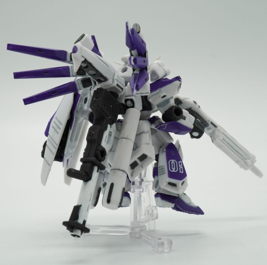 スミ入れは、水性ウェザリングペイントを筆塗り。ウェザリングペイントは初めて使ってみました。水性ホビーカラーは乾燥後、耐水性になるので、スミ入れは水で拭き取ります。水性ウェザリングペイントは乾燥後、水で拭き取れるので、エナメルスミ入れの要領で、溶剤は使わず、水で拭き取りました。