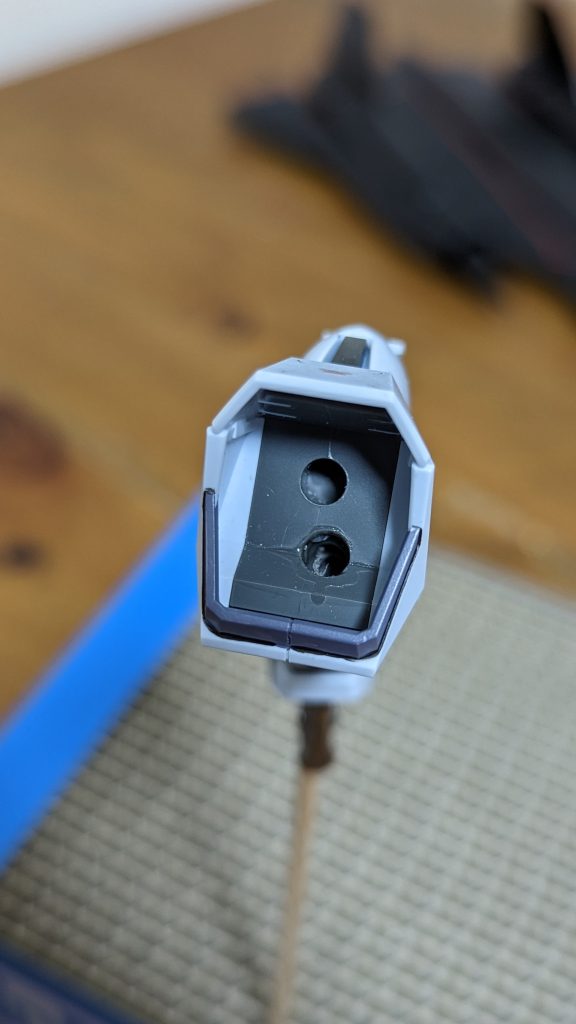 手をまっすぐ下ろせるように軸穴を追加しました