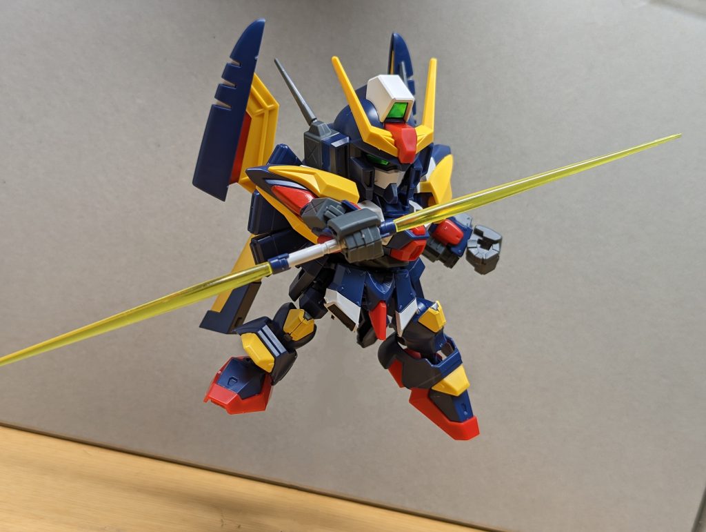 ビームサーベルの刀身がクリアパーツなのも驚きでした。