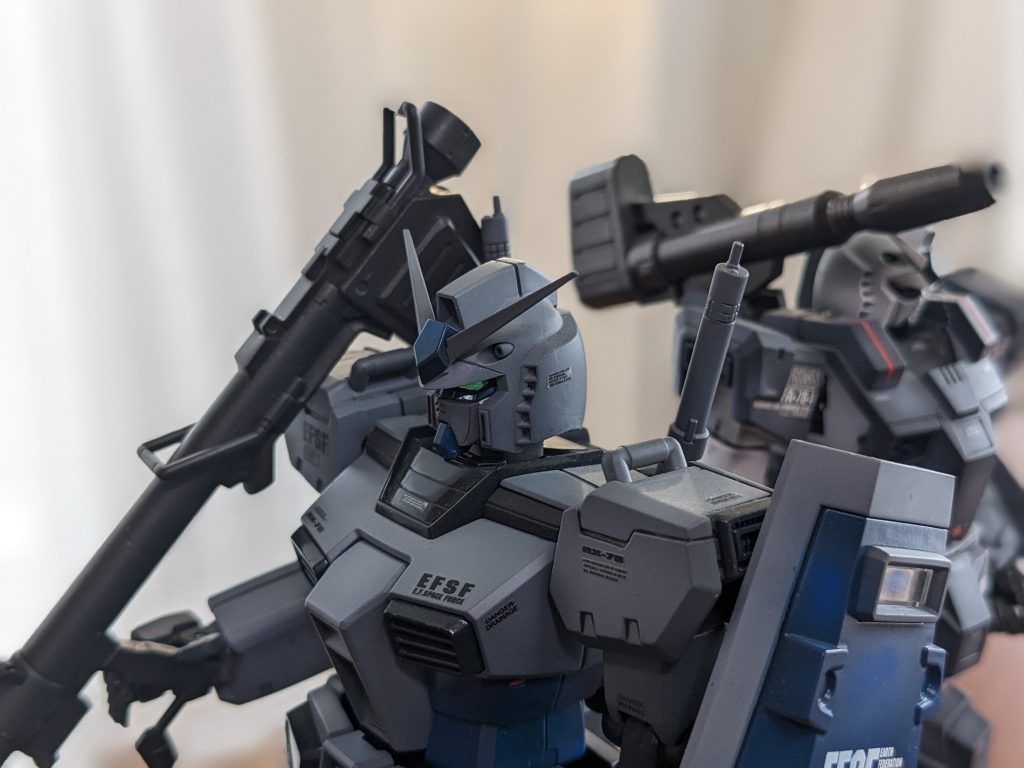 フルアーマーガンダムと揃い踏みその2。各合わせ目は丁寧に処理しています。