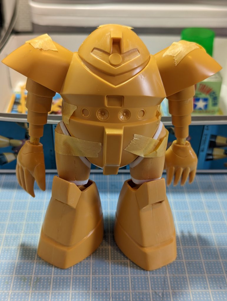 肩の付け根の位置を下げ、腕の節１つ分延長しました。腿も付け根と膝上で２mmずつ延長しています。