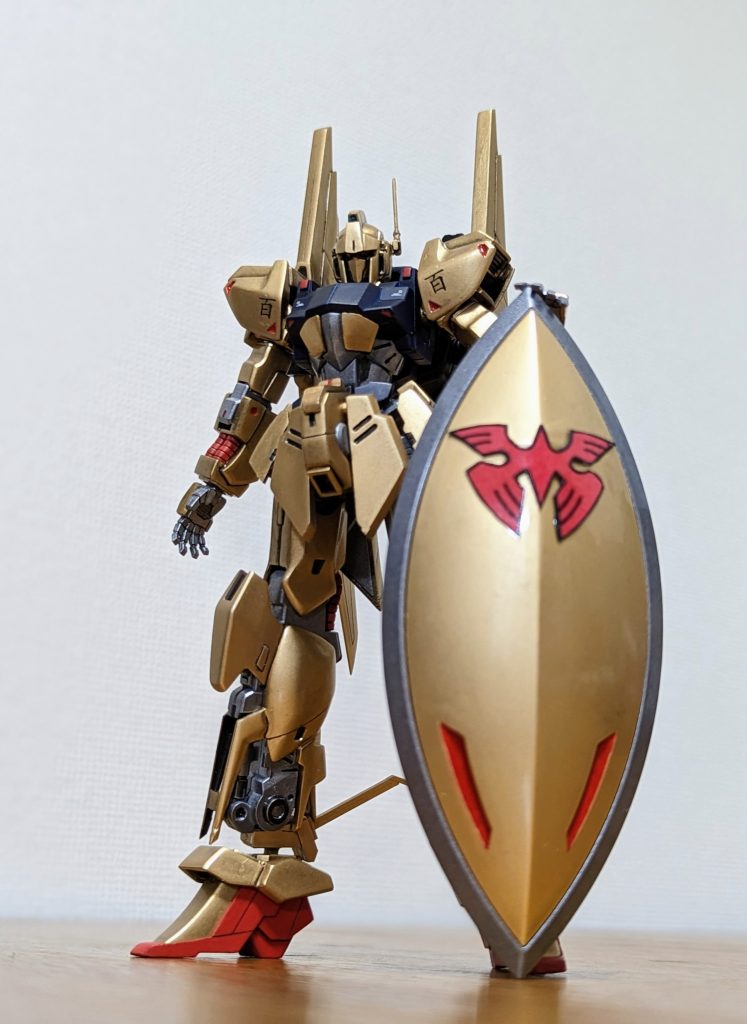 シールドは余ってたゲルググキャノンの物を使用、エンブレムはプリンターで紙シールに印刷したものをプラバンに貼り付け