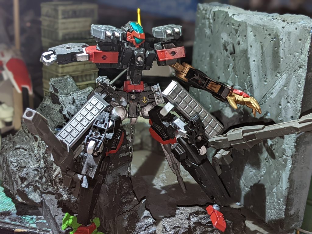 アクションタイム〜足に接続したパイルバンカーもといレールガンを前方に展開、肩もRGよろしくの分割を生かしてミサイルを前に。