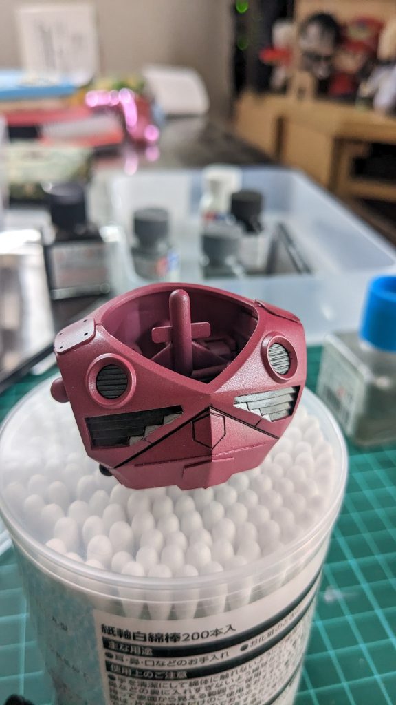 プラ版の追加をしましたが、難しい(苦笑スジ彫りもRGシャア専用ズゴックを参考に少しだけ追加してみました。