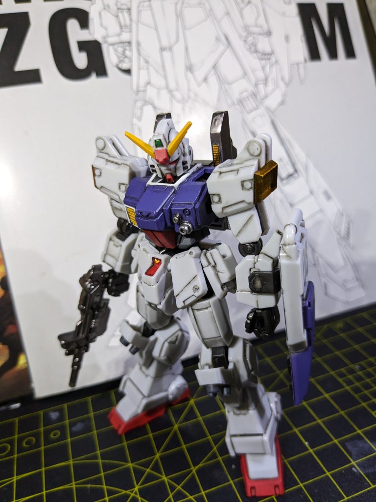 一通り加工した後です。スミ入れはガンダムマーカーの筆ペンタイプを使用。このあとにつや消しトップコートを吹いてからウェザリングマスターで汚し、シルバーで軽くドライブラシをかけて完成です。