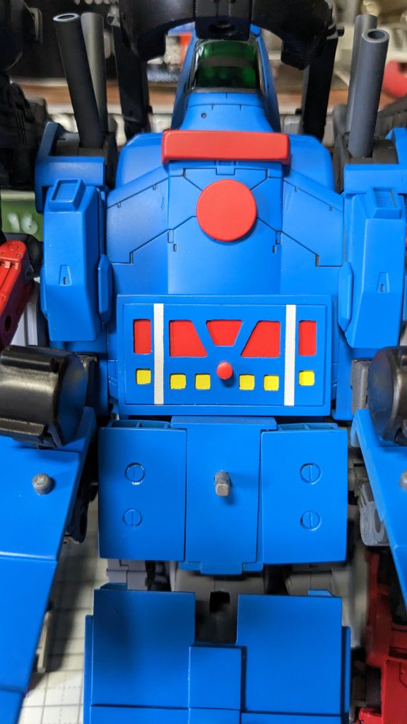 艶消し後!背面!可能な限りパーツで塗分けしてます。赤、青、黄色、白最小限にどう塗分けしてるかというと・・・↓